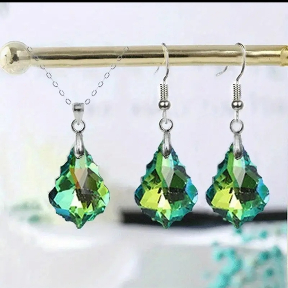 Emerald Color crystal necklace and earrings set